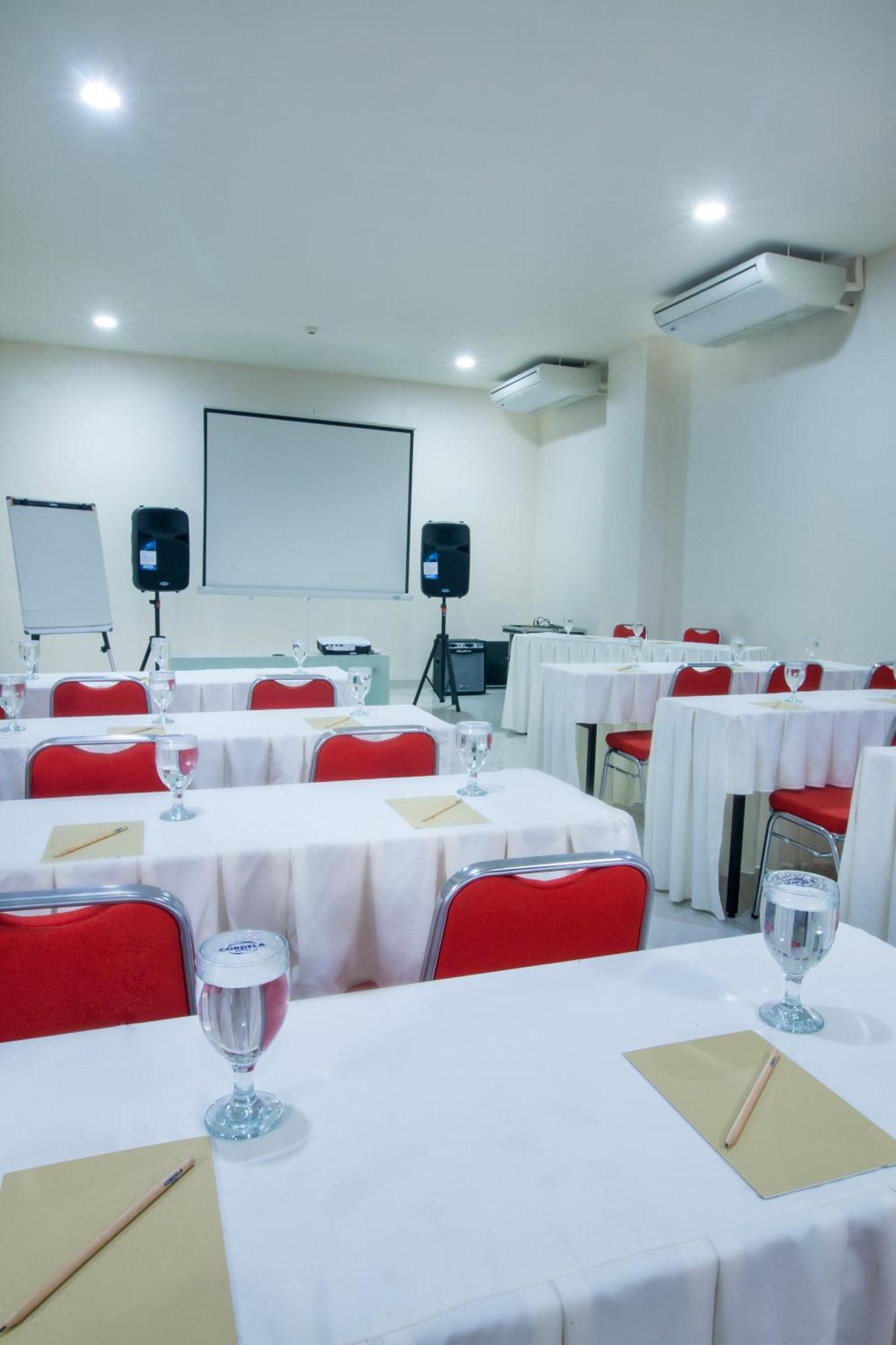 Cordela Hotel Медан Екстериор снимка