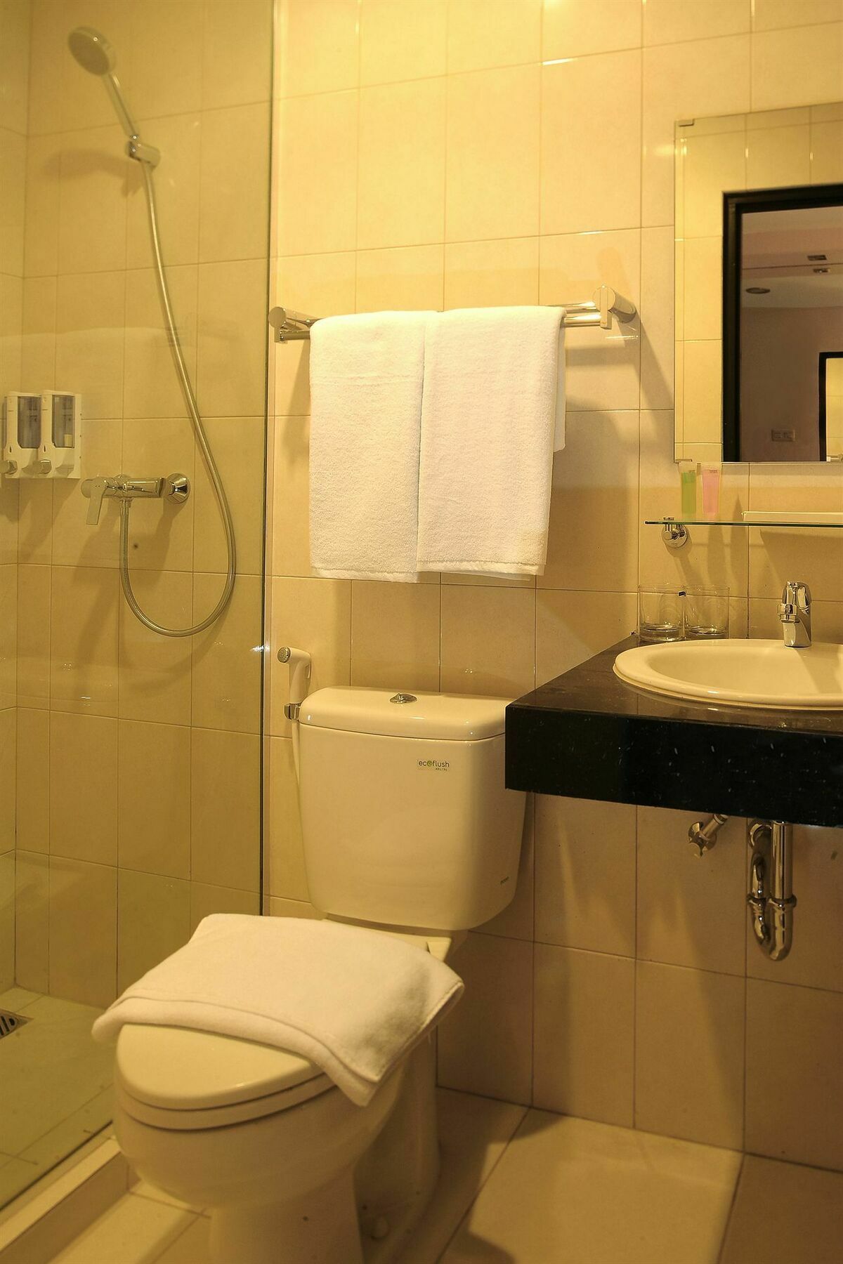 Cordela Hotel Медан Екстериор снимка